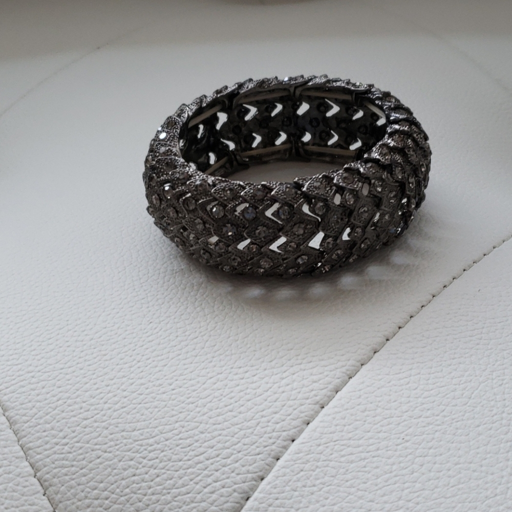 Custom jewelry bracelect with elastic so nice fit
